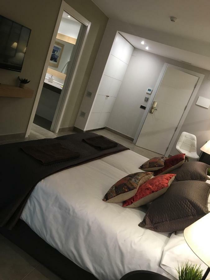Hotel Calabria Ла Гарига Екстериор снимка