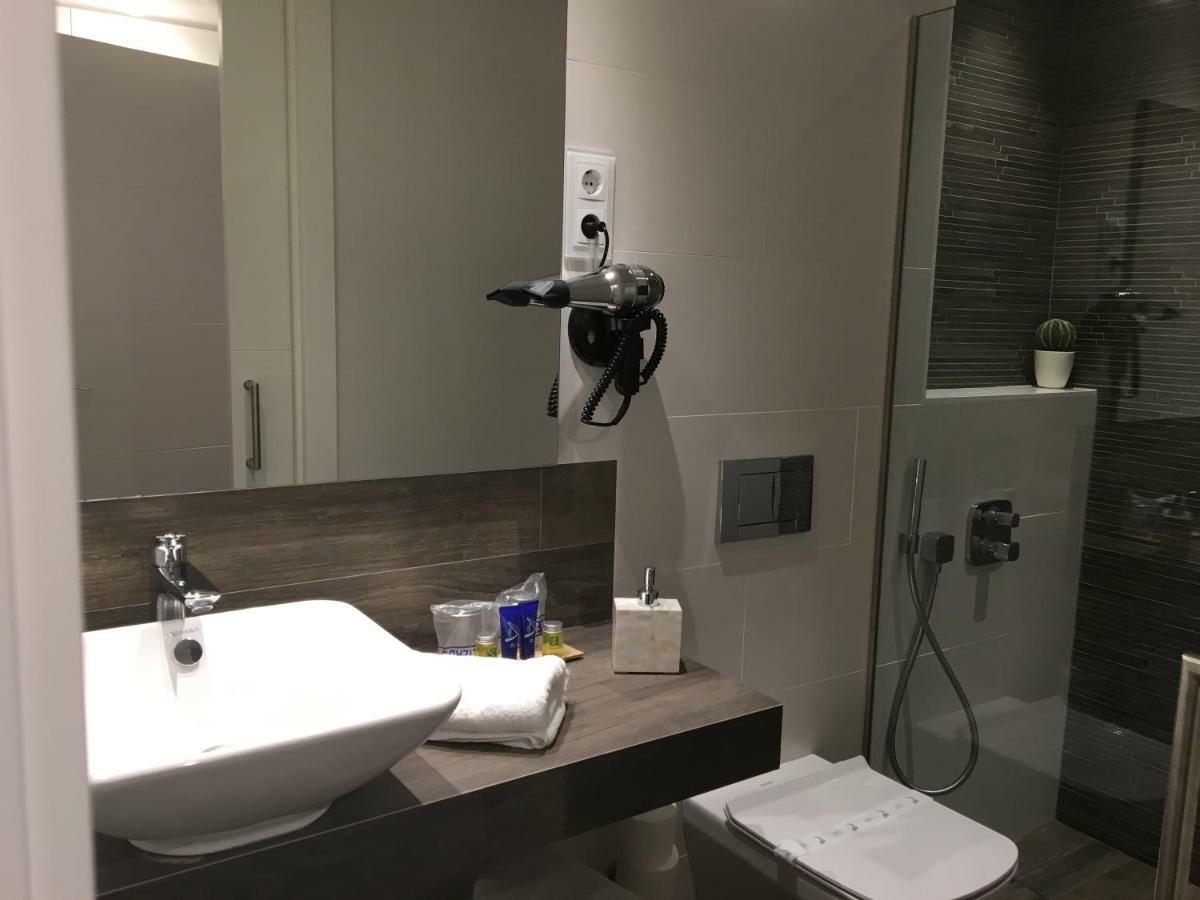 Hotel Calabria Ла Гарига Екстериор снимка